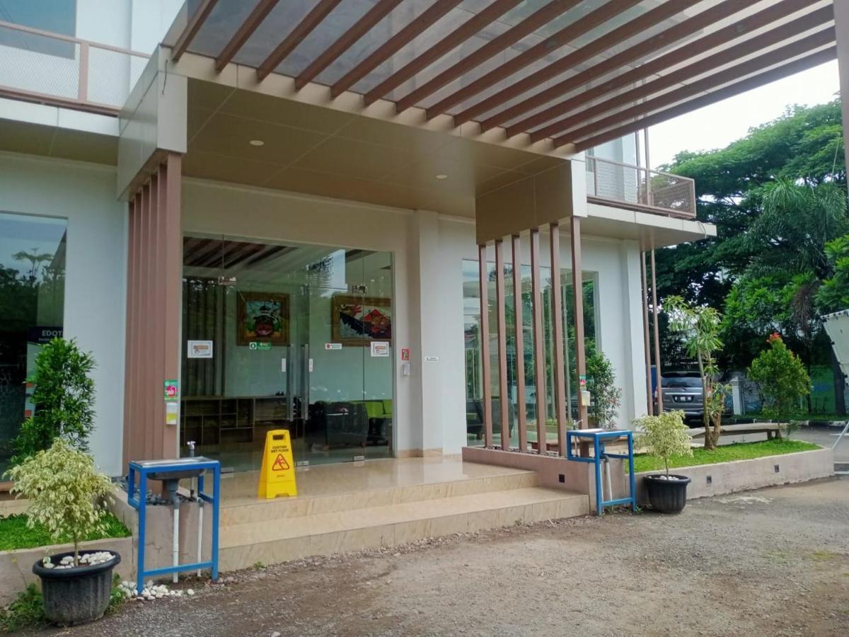 OYO 90102 Edotel Hotel By Dbest Hospitality Bandung Exterior foto
