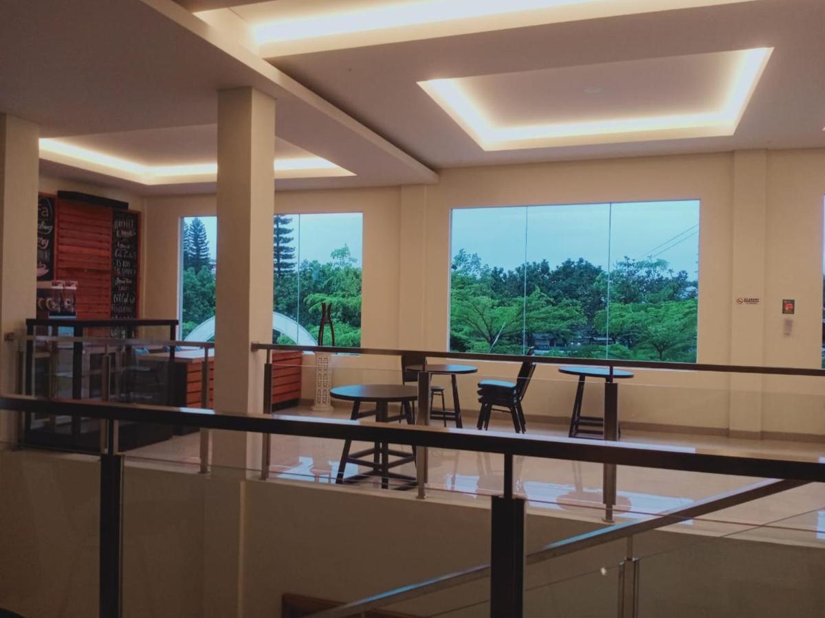 OYO 90102 Edotel Hotel By Dbest Hospitality Bandung Exterior foto